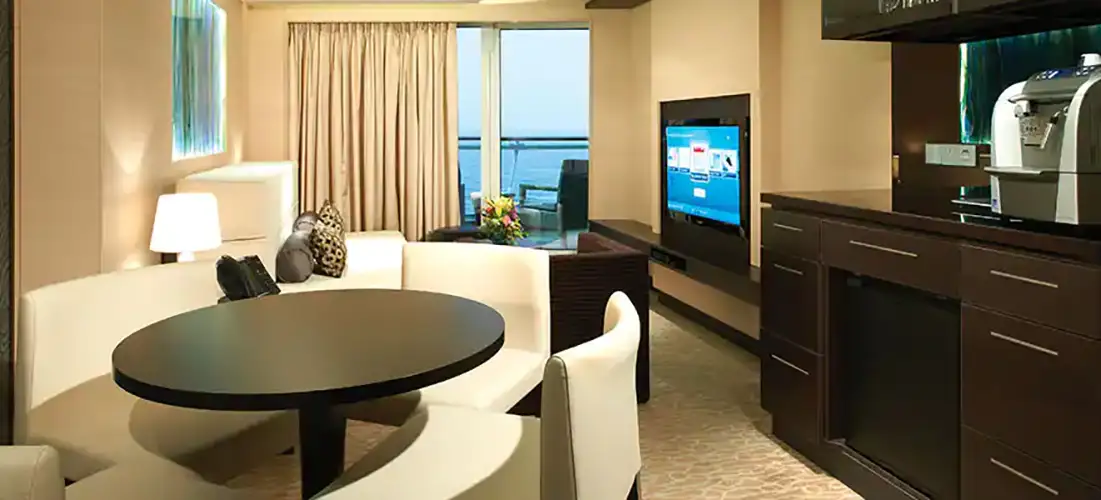 The haven aft-facing penthouse with master bedroom & balcony norwegian-cruise-line-norwegian-getaway-ha.webp