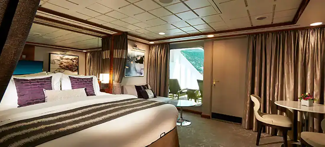 Deluxe Penthouse a prua con ampio balcone norwegian-cruise-line-norwegian-star-sf.webp