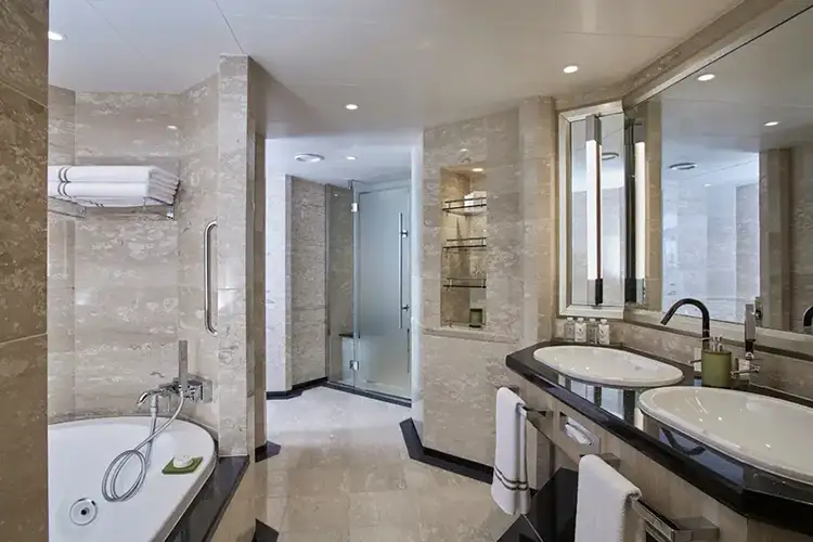 Owner's Suite silversea-silver-dawn-owners-suite.webp